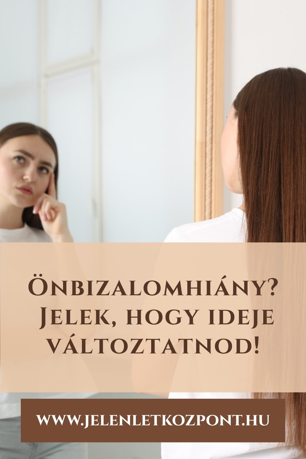 Nő elgondolkodik a belső kritikus hangján.